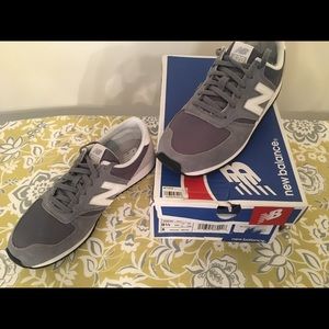 New Balance 420 gray/white 9.5B LIKE NEW